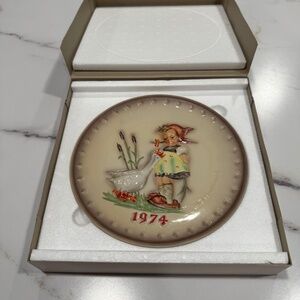 Vintage 1974 MJ Hummel Annual Collectors Plate HM267